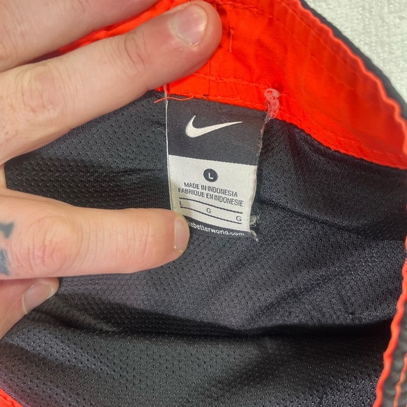 Nike Swim Trunks Black Red Swoosh Board Shorts Men’s L Y2K swimming surf 1701 - Picture 3 of 7